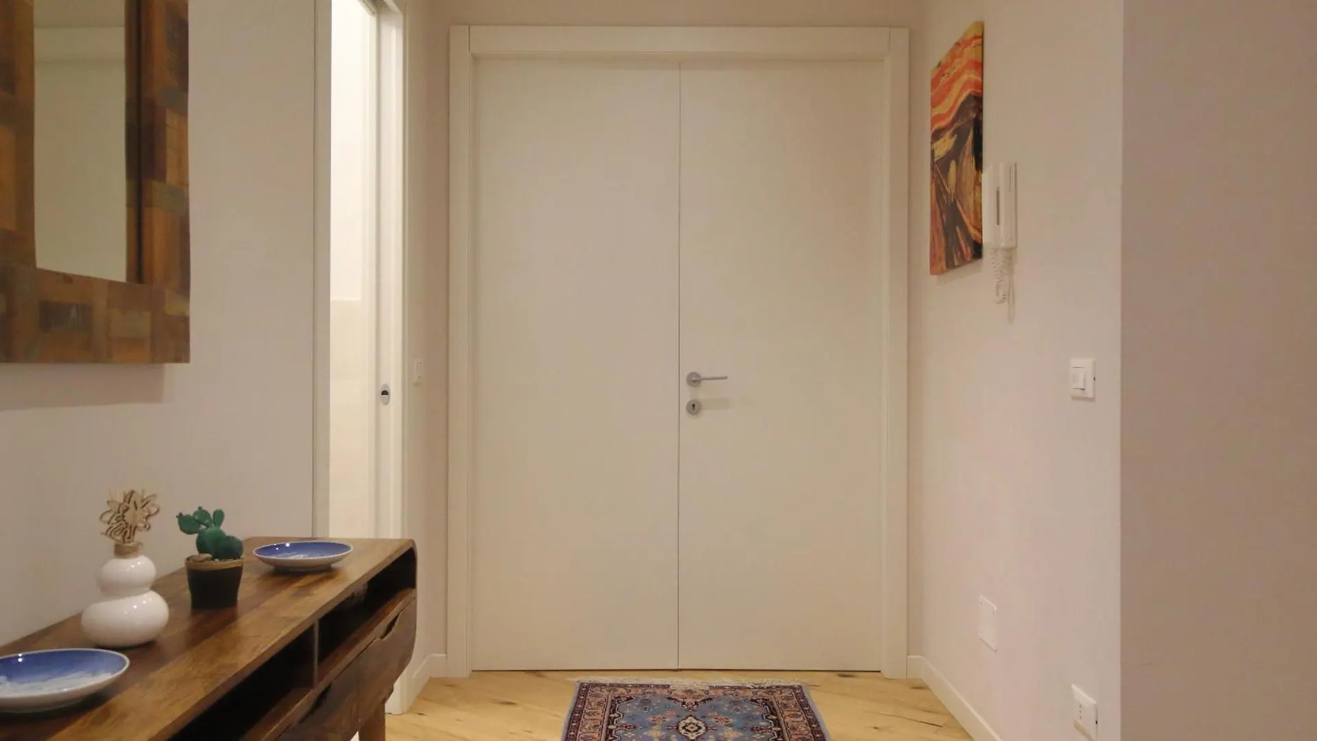 Your Home From Home - Milano Centrale 0*, Milan Italy