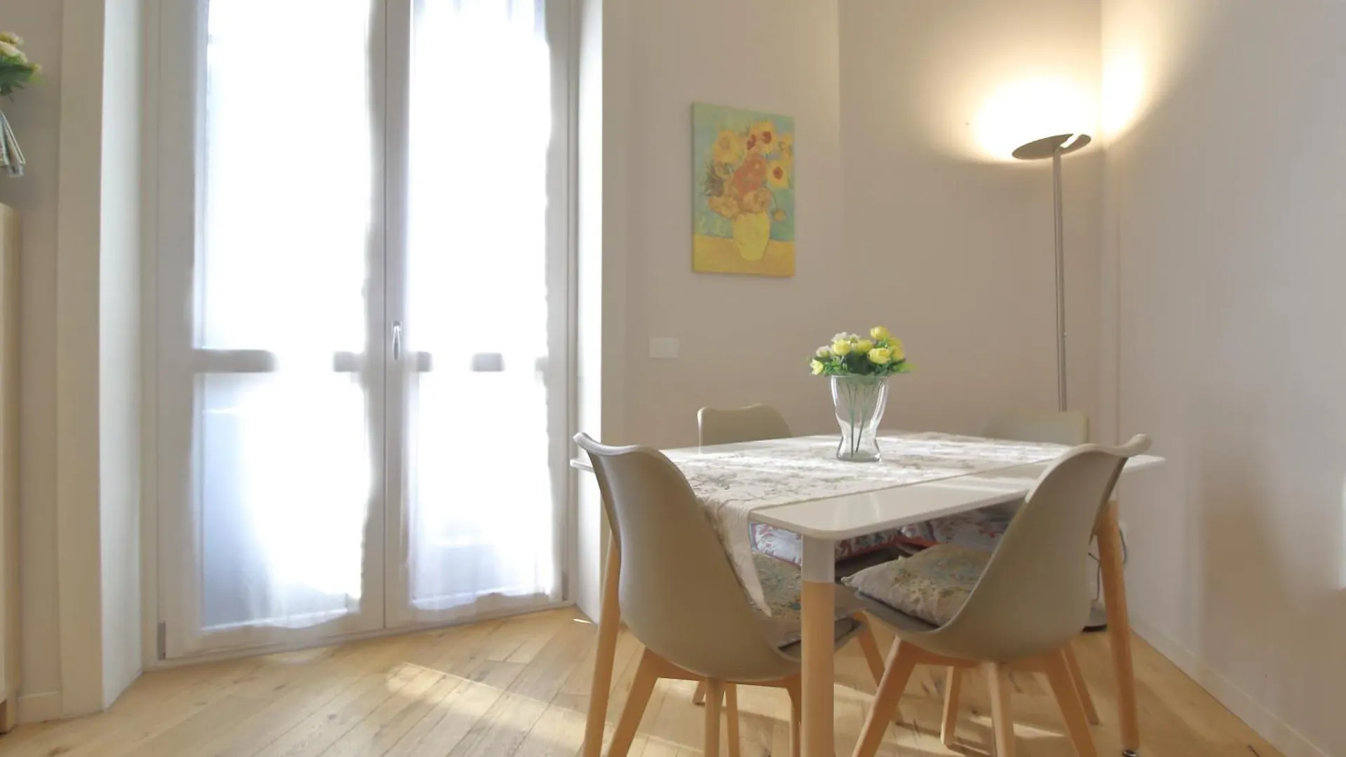Your Home From Home - Milano Centrale Apartment