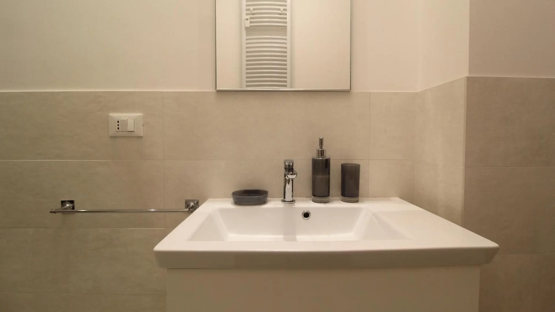 Your Home From Home - Milano Centrale Apartment